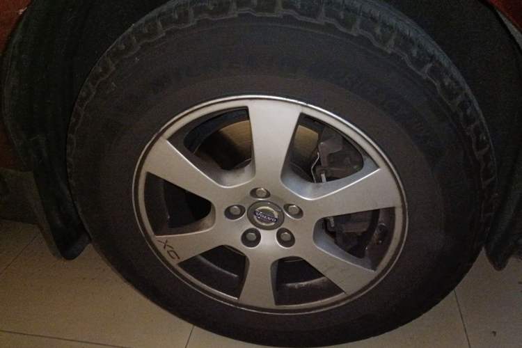 Used Volvo XC60 2011 2.0T Comfort Edition Right Front Wheel Hub