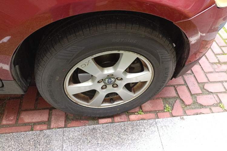 Used Volvo XC60 2011 2.0T Zhiya Edition Right Front Wheel Hub