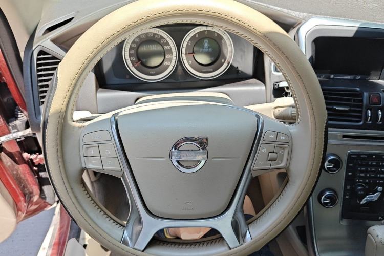 Used Volvo XC60 2011 2.0T Zhiya Edition Steering Wheel
