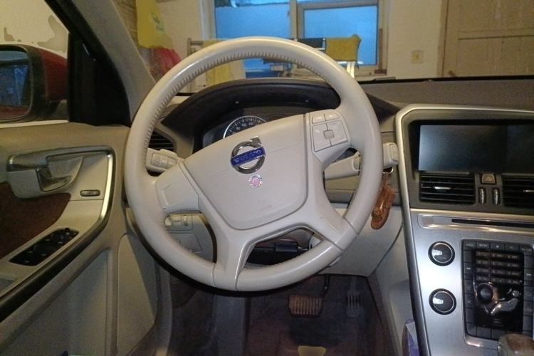 Used Volvo XC60 2011 2.0T Comfort Edition Steering Wheel