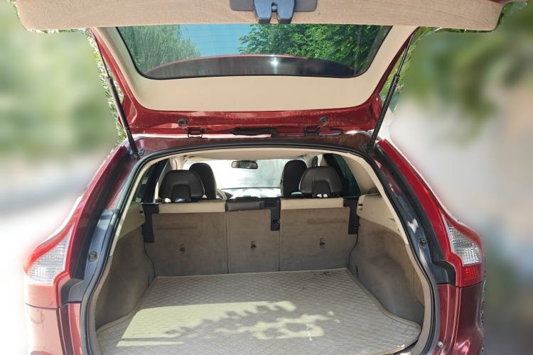 Used Volvo XC60 2011 2.0T Zhiya Edition Trunk
