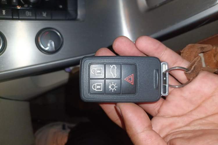 Used Volvo XC60 2011 2.0T Comfort Edition Vehicle Key