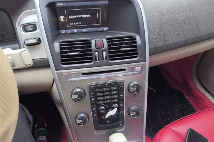 Used Volvo XC60 2011 2.0T Zhiya Edition Audio And AC Panel