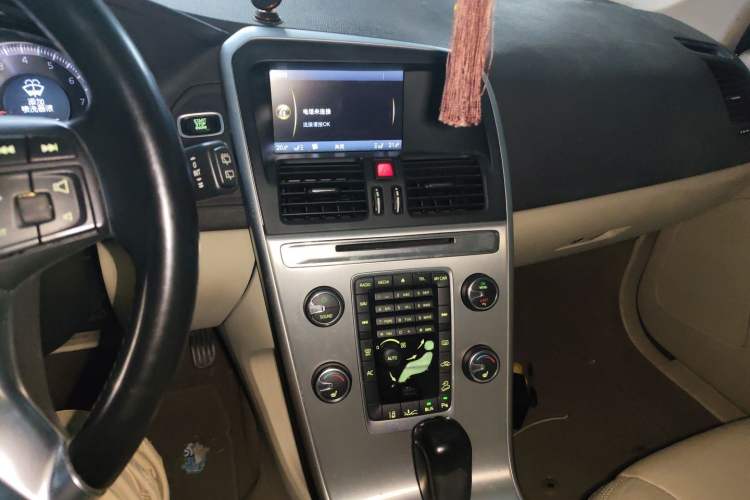 Used Volvo XC60 2011 T6 AWD ZhiZun Edition Audio And AC Panel