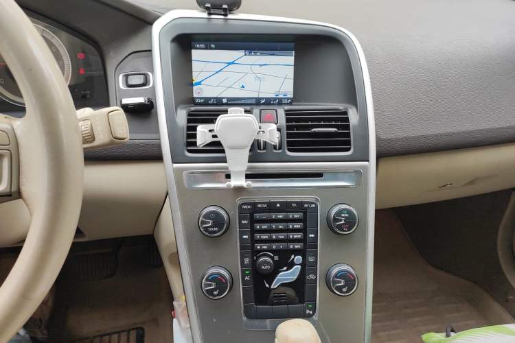 Used Volvo XC60 2011 2.0T Zhiya Edition Audio And AC Panel