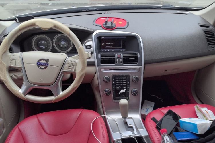 Used Volvo XC60 2011 2.0T Zhiya Edition Center Console