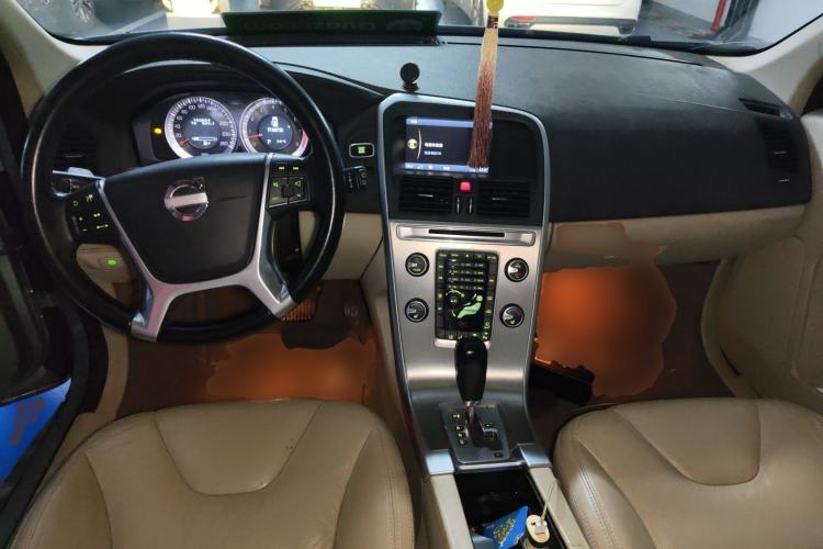 Used Volvo XC60 2011 T6 AWD ZhiZun Edition Center Console