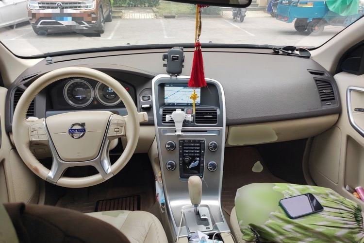 Used Volvo XC60 2011 2.0T Zhiya Edition Center Console