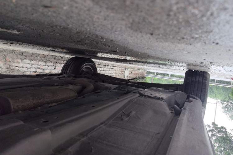 Used Volvo XC60 2011 2.0T Zhiya Edition Chassis Front Right