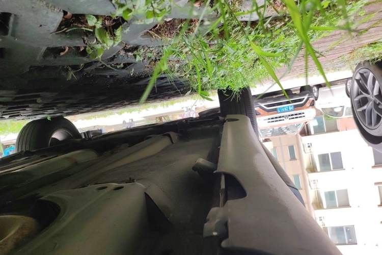 Used Volvo XC60 2011 2.0T Zhiya Edition Chassis Rear Left