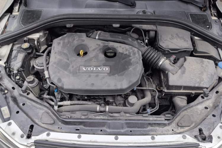 Used Volvo XC60 2011 2.0T Zhiya Edition Engine Bay