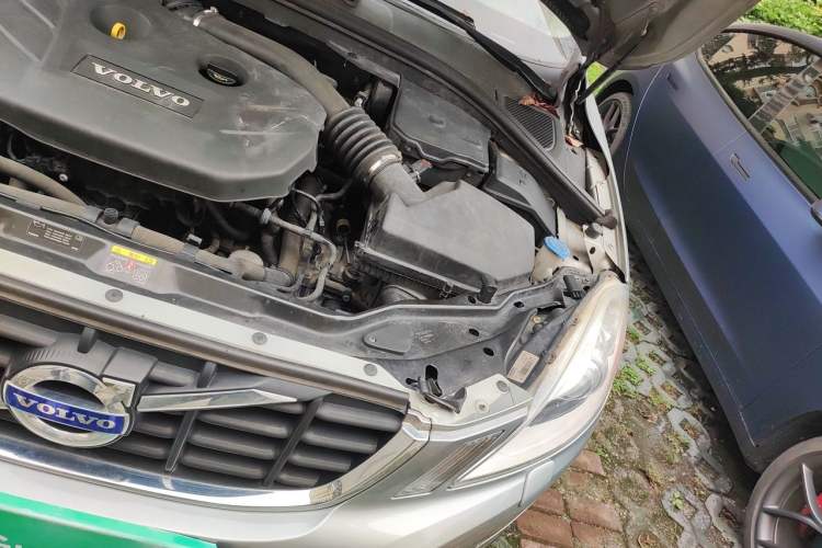 Used Volvo XC60 2011 2.0T Zhiya Edition Engine Bay Left