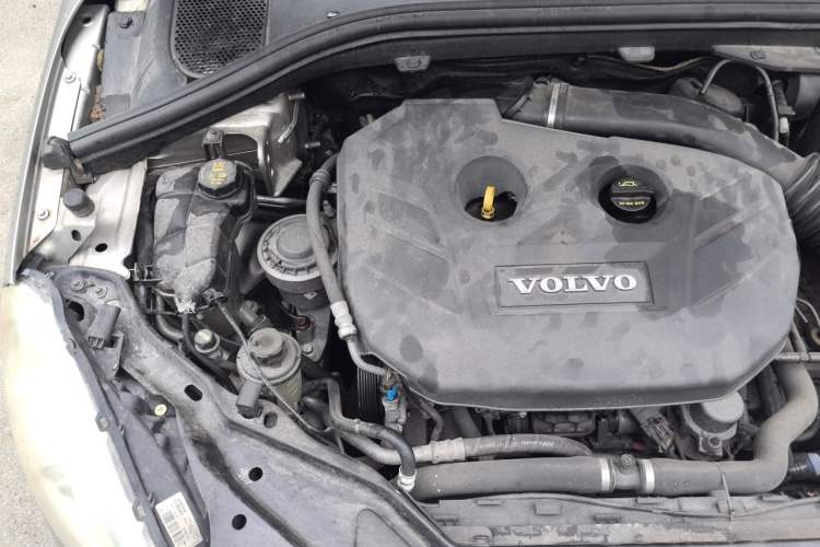 Used Volvo XC60 2011 2.0T Zhiya Edition Engine Bay Right