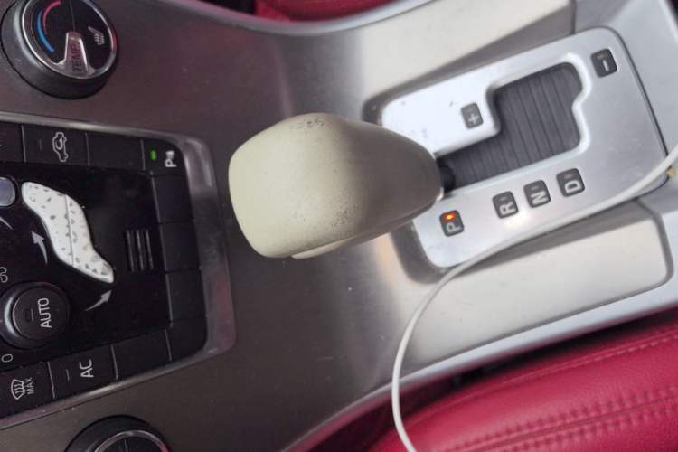 Used Volvo XC60 2011 2.0T Zhiya Edition Gear Lever