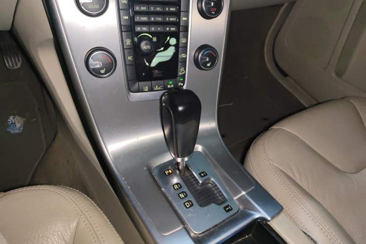 Used Volvo XC60 2011 T6 AWD ZhiZun Edition Gear Lever