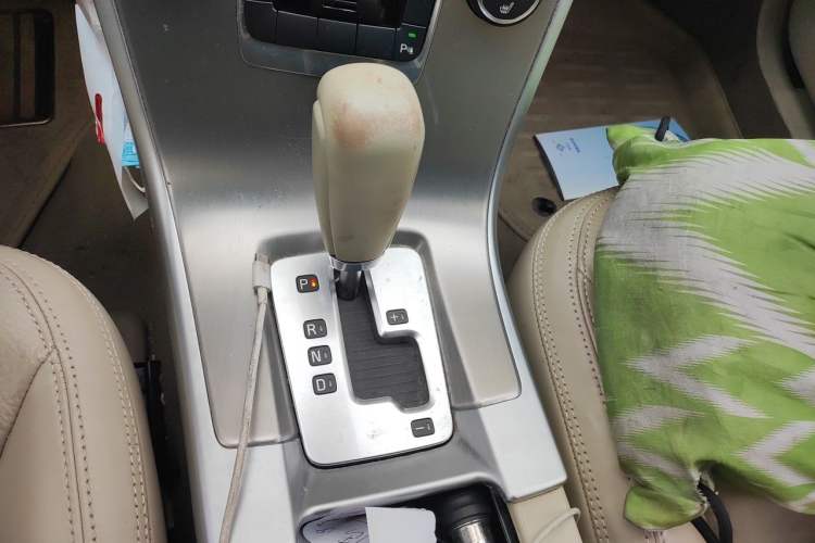 Used Volvo XC60 2011 2.0T Zhiya Edition Gear Lever