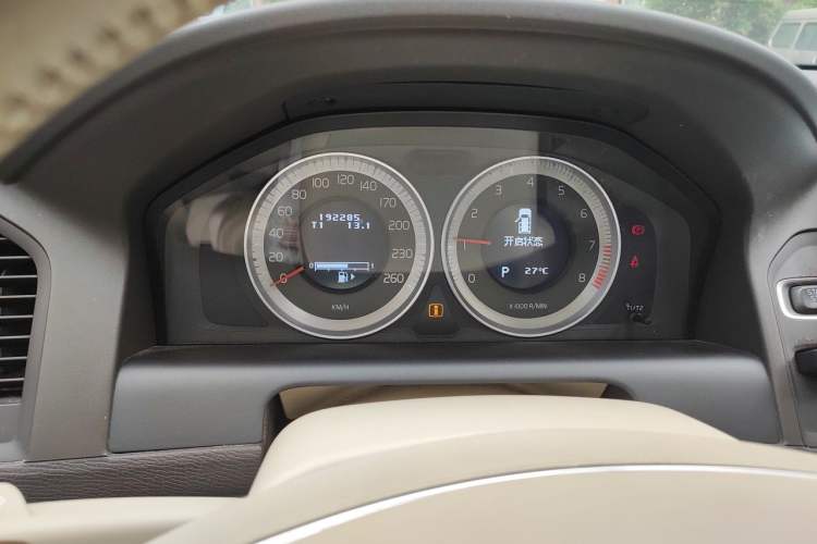 Used Volvo XC60 2011 2.0T Zhiya Edition Instrument Cluster