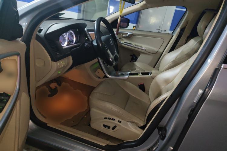 Used Volvo XC60 2011 T6 AWD ZhiZun Edition Left Front Seat