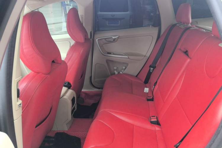 Used Volvo XC60 2011 2.0T Zhiya Edition Left Rear Seat