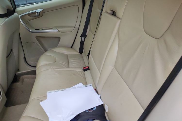 Used Volvo XC60 2011 2.0T Zhiya Edition Left Rear Seat