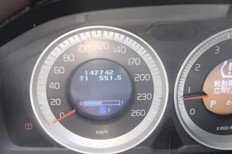 Used Volvo XC60 2011 2.0T Zhiya Edition Odometer Close Up