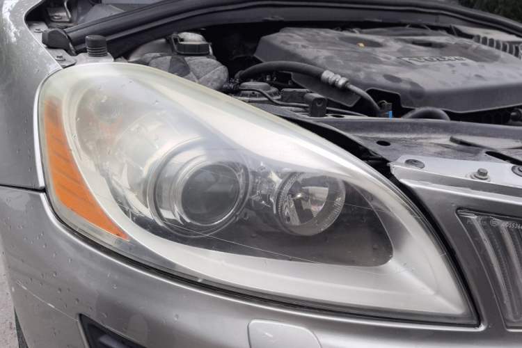 Used Volvo XC60 2011 2.0T Zhiya Edition Right Front Headlight