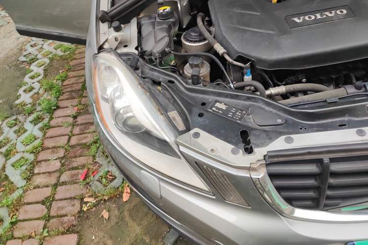 Used Volvo XC60 2011 2.0T Zhiya Edition Right Front Headlight