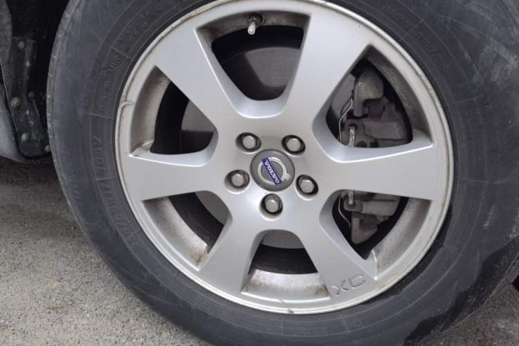 Used Volvo XC60 2011 2.0T Zhiya Edition Right Front Wheel Hub