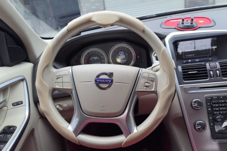 Used Volvo XC60 2011 2.0T Zhiya Edition Steering Wheel