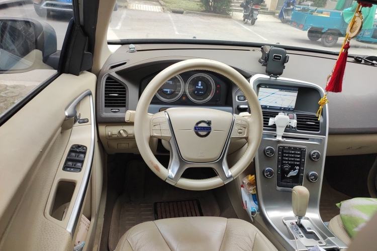 Used Volvo XC60 2011 2.0T Zhiya Edition Steering Wheel