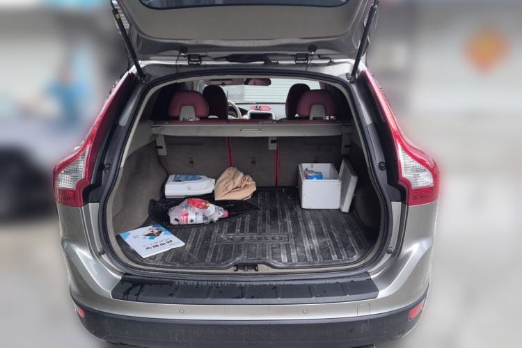 Used Volvo XC60 2011 2.0T Zhiya Edition Trunk
