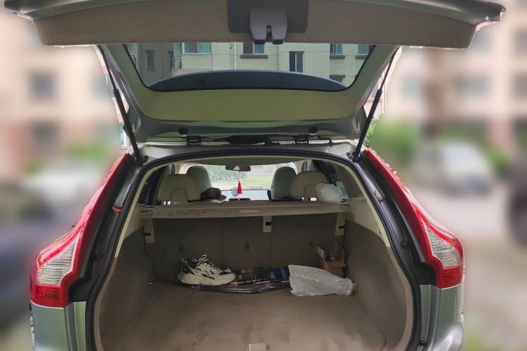 Used Volvo XC60 2011 2.0T Zhiya Edition Trunk