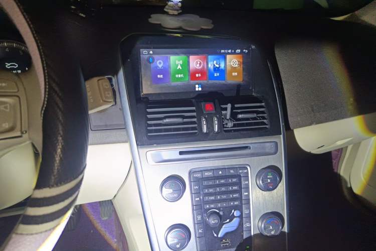 Used Volvo XC60 2011 2.0T Zhiya Edition Audio And AC Panel