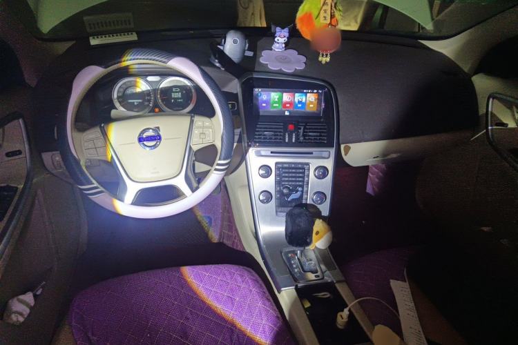 Used Volvo XC60 2011 2.0T Zhiya Edition Center Console