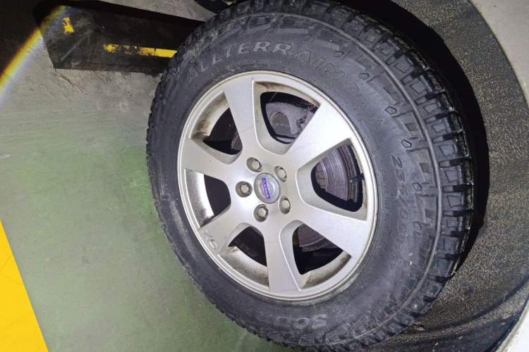 Used Volvo XC60 2011 2.0T Zhiya Edition Right Front Wheel Hub
