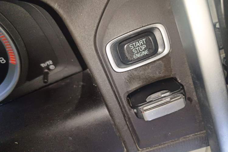 Used Volvo XC60 2011 2.0T Zhiya Edition Vehicle Key