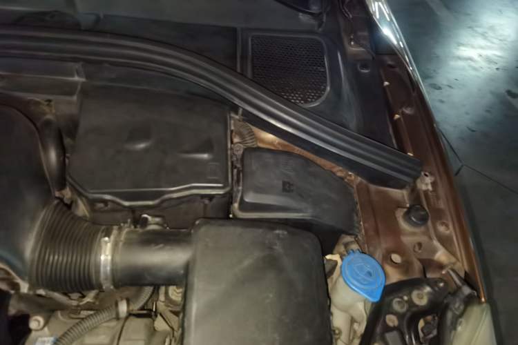Used Volvo XC60 2011 T6 AWD Zhiya Edition Engine Bay Left