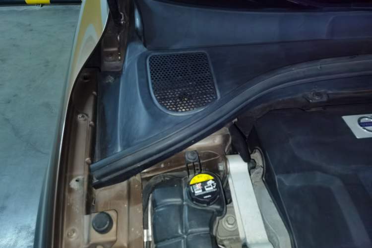 Used Volvo XC60 2011 T6 AWD Zhiya Edition Engine Bay Right