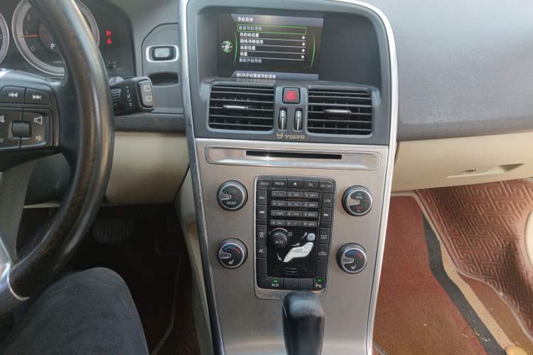 Used Volvo XC60 2012 T5 Prestige Edition Audio And AC Panel