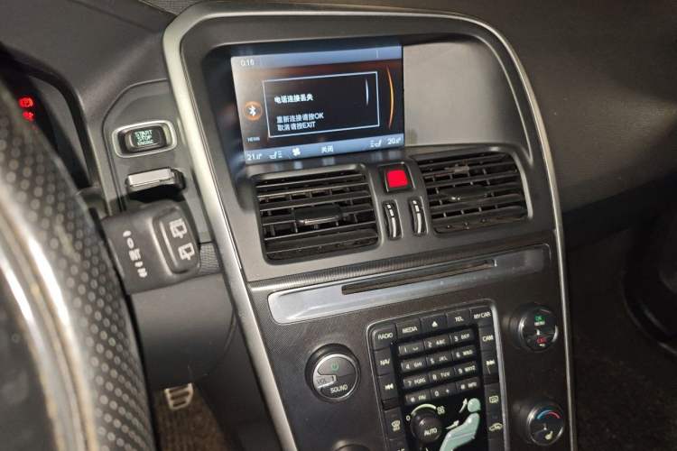 Used Volvo XC60 2012 T5 Comfort Edition Audio And AC Panel