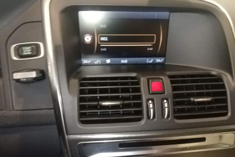 Used Volvo XC60 2012 T6 AWD Personalized Sport Edition Audio And AC Panel