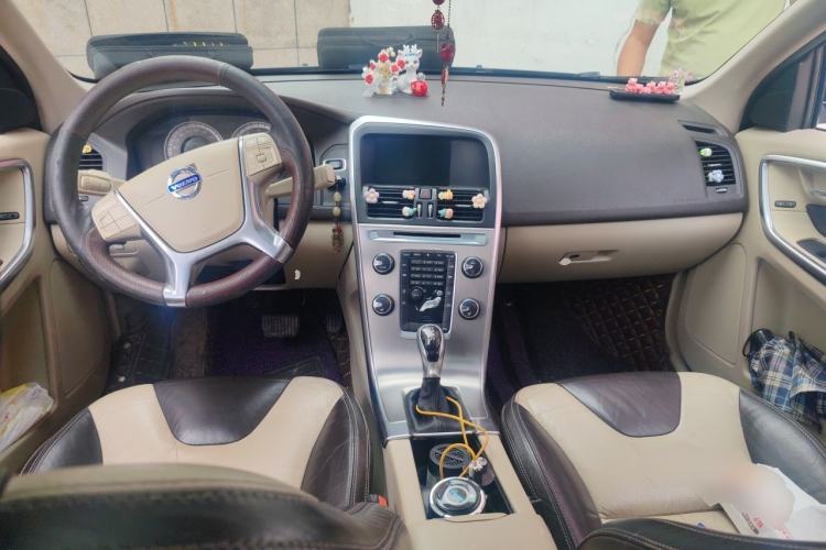 Used Volvo XC60 2012 T5 Comfort Edition Center Console