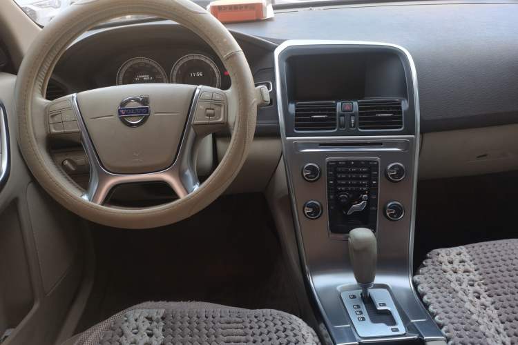 Used Volvo XC60 2012 T5 Zhiya Edition Center Console