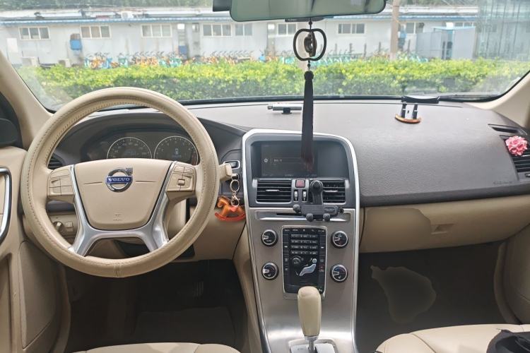Used Volvo XC60 2012 T5 Comfort Edition Center Console