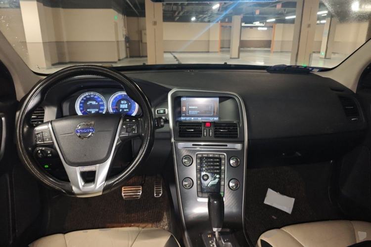 Used Volvo XC60 2012 T5 Comfort Edition Center Console