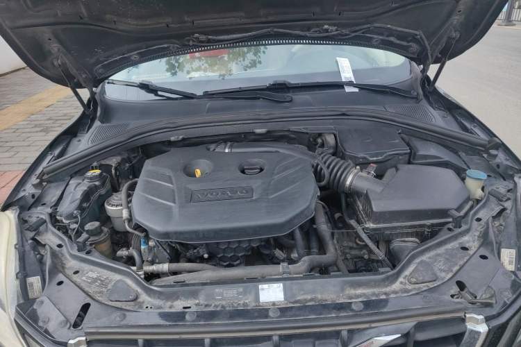 Used Volvo XC60 2012 T5 Comfort Edition Engine Bay