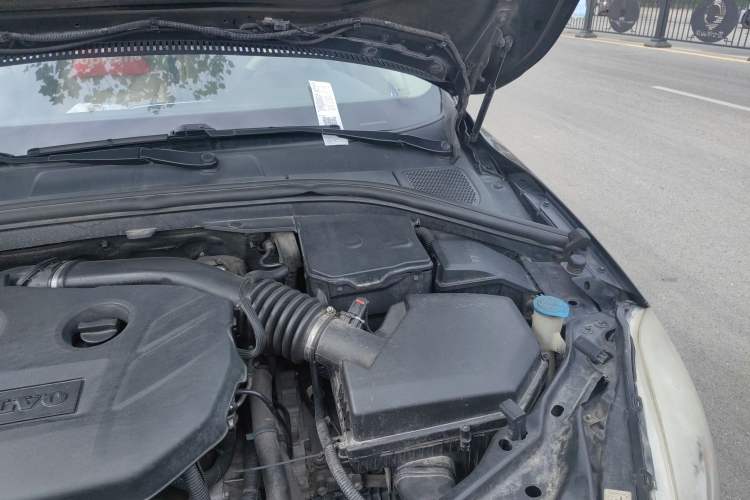 Used Volvo XC60 2012 T5 Comfort Edition Engine Bay Left