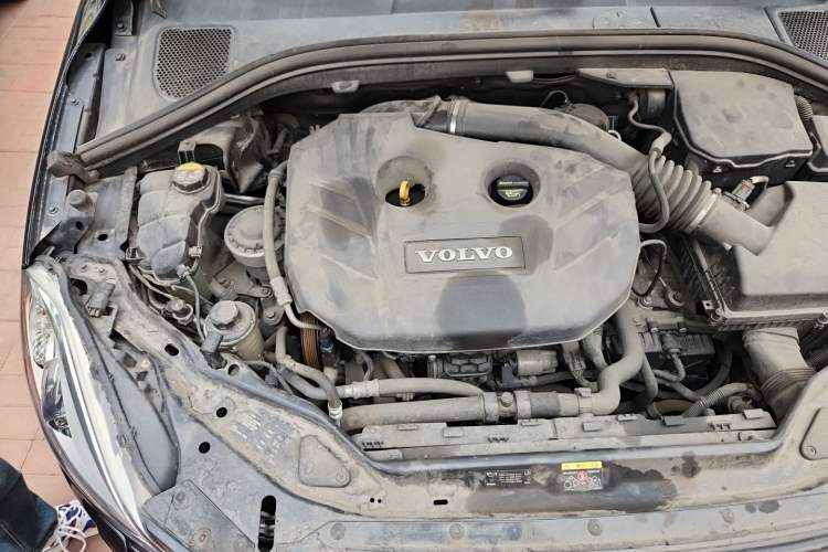 Used Volvo XC60 2012 T5 Comfort Edition Engine Bay Right