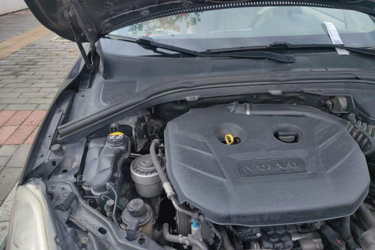 Used Volvo XC60 2012 T5 Comfort Edition Engine Bay Right