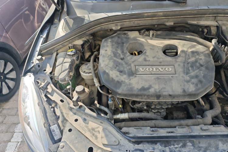 Used Volvo XC60 2012 T5 Comfort Edition Engine Bay Right
